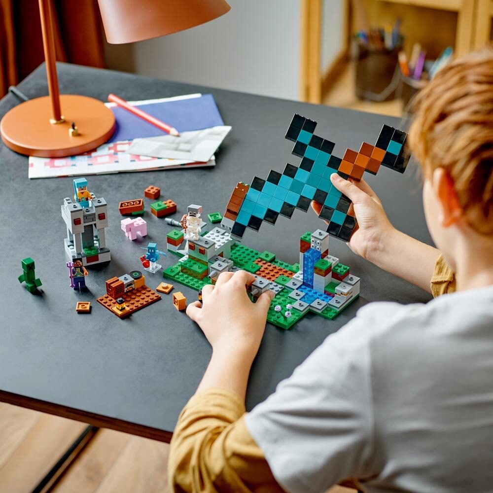 LEGO Minecraft - Svärdsutposten 8+