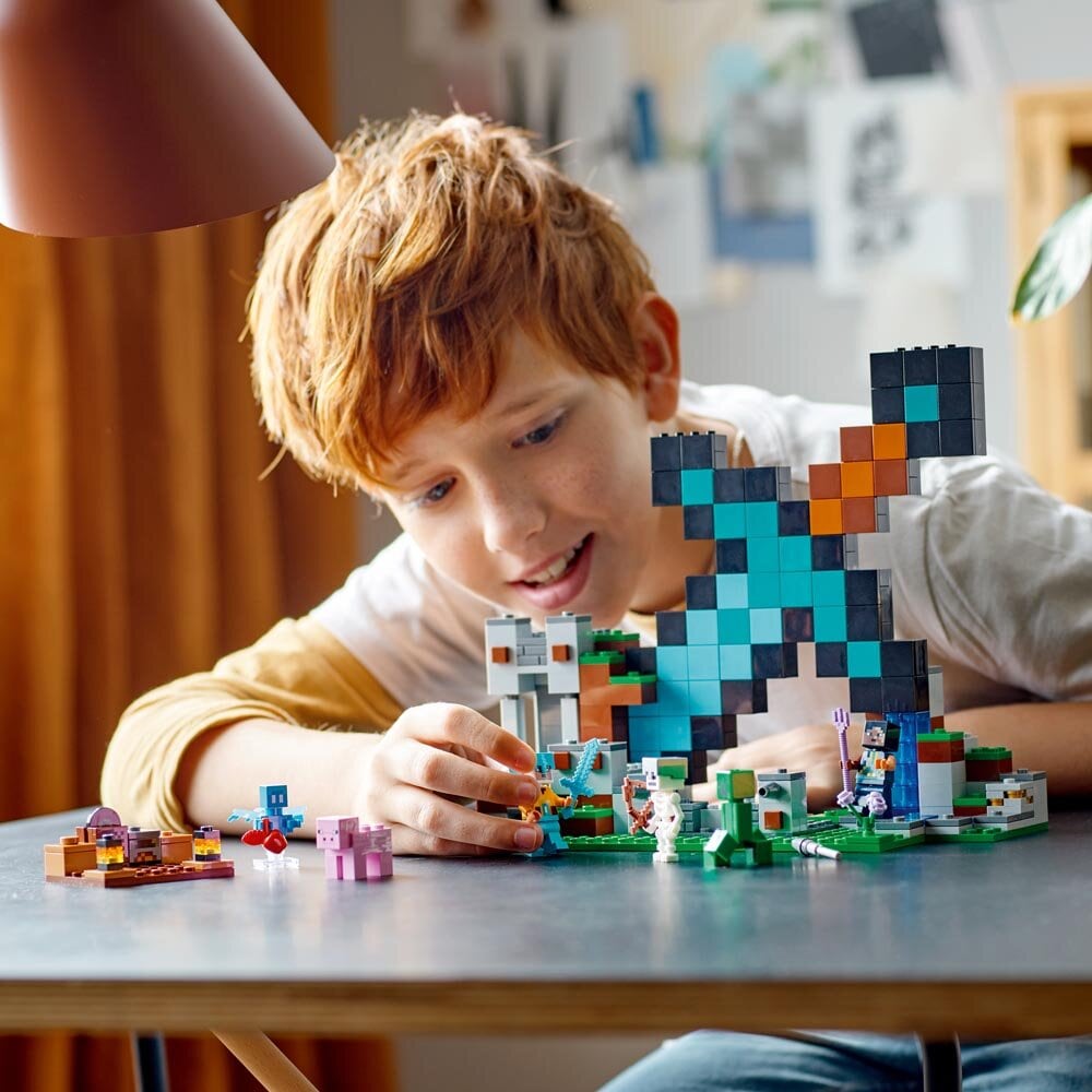 LEGO Minecraft - Svärdsutposten 8+