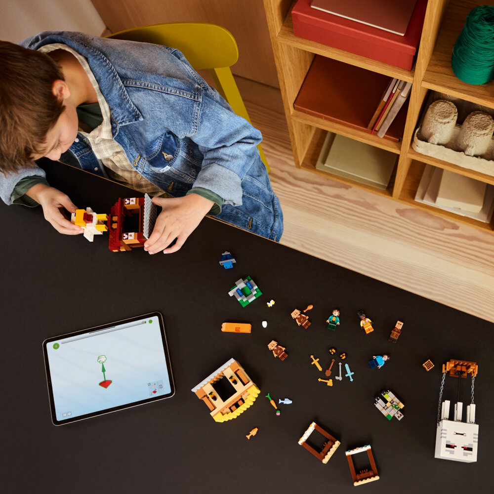 LEGO Minecraft - Byanfall med gastballong 10+