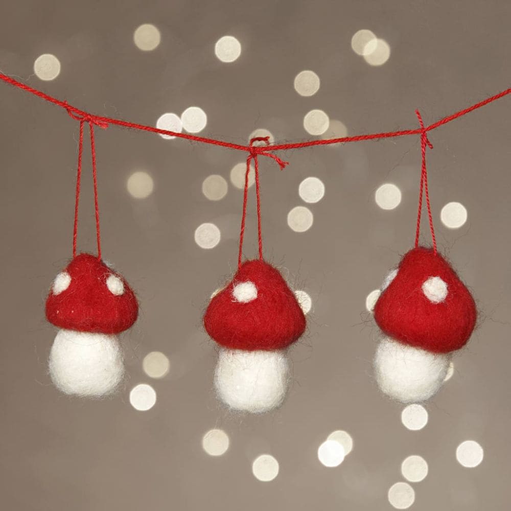 Julpyssel - Svampar på snöre